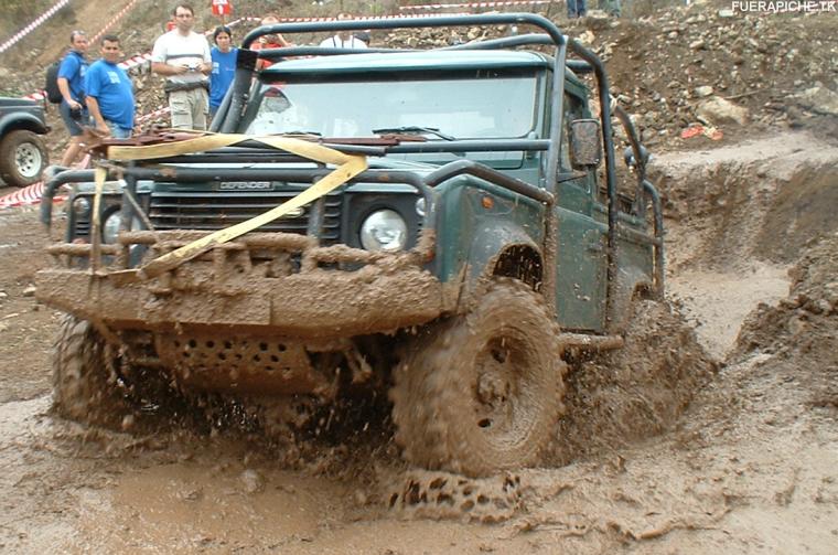 Land Rover Defender trial 4x4